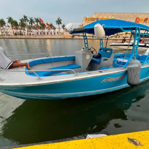 Tour Bahia Rumbera en bote deportivo de 40 Pies en Cartagena de Indias por hora para 15 personas